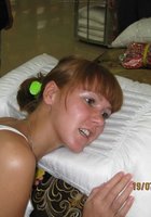 Молодая искусница позирует дома в красивом белье 7 фотография