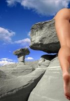 Красивые развратницы готовы показывать голые части тела даже на улице 10 фотография