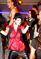 Потаскушки участвуют в оргии в ночном клубе 5 фотография Потаскушки участвуют в оргии в ночном клубе 5 фотография