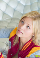 18 летняя соска делает минет негру 2 фотография