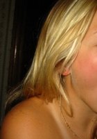 Блондинка отсасывает хер в гостях у друга 3 фотография