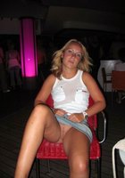 Подруги задрали короткие юбки и показали мокрые щелки 5 фотография Подруги задрали короткие юбки и показали мокрые щелки 5 фотография