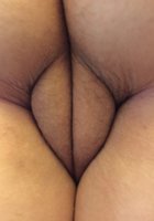 Полые милфы раздвигают половые губки и показывают промокшие пилотки 9 фотография