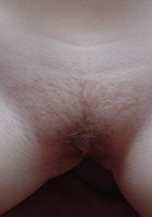 Девушка светит крупным планом небритой писей 14 фотография