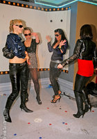 Пьяная оргия в чешском ночном клубе 4 фотография Пьяная оргия в чешском ночном клубе 4 фотография